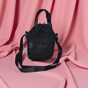 💃🏼ALO Yoga Stylish Black 💃🏼Mesh Crossbody Bag